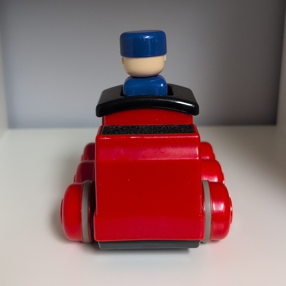 💜2/$20💜 Vintage TOMY Thomas Push And Go Train With Conductor, 1998 - Picture 3 of 7